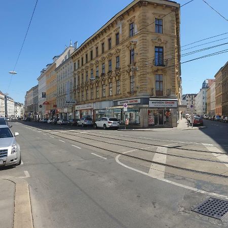Sonniges Studio Heinzelmanngasse Appartamento Vienna Esterno foto
